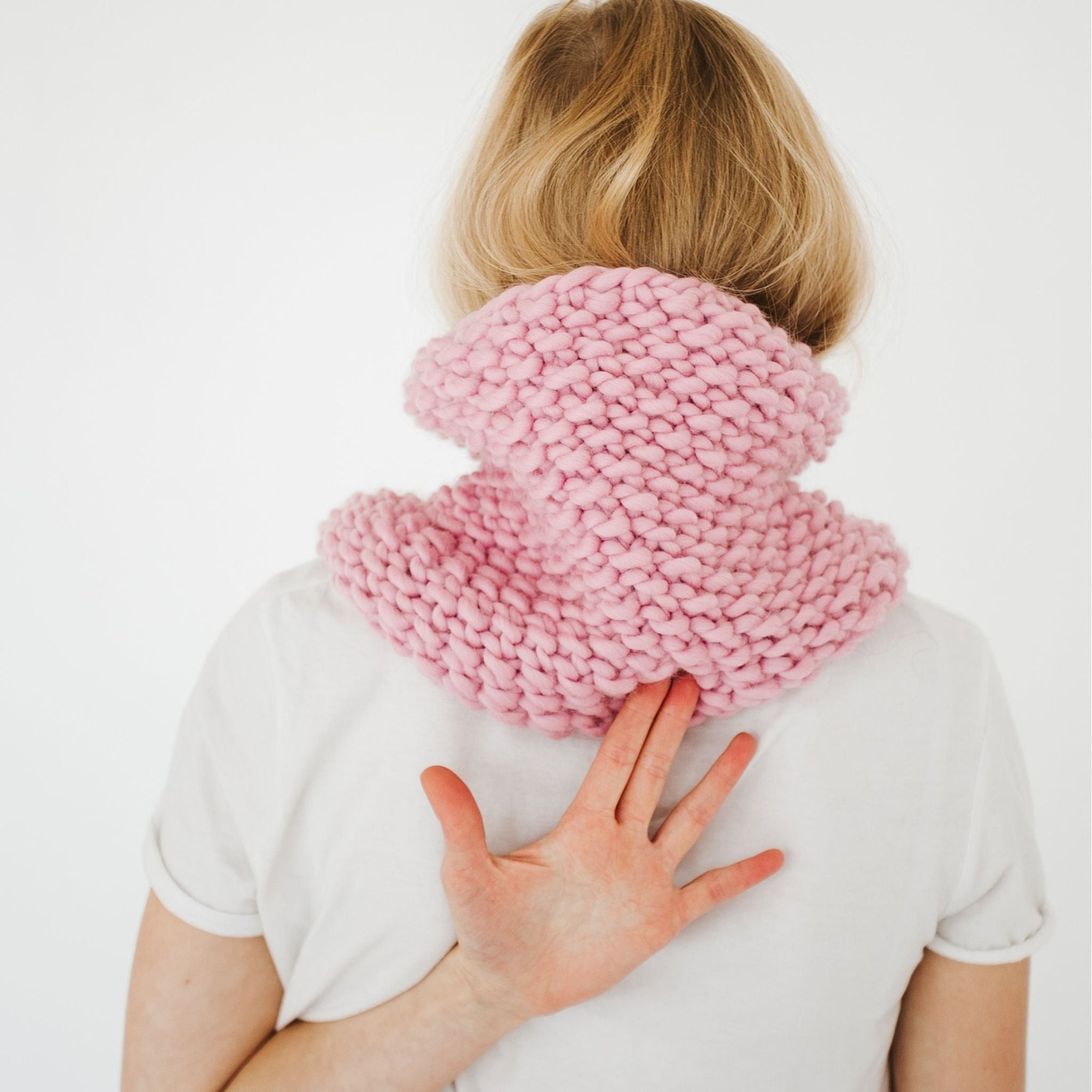 Patrón de tejido. Pebble Hug Cowl - The Woolcatcher
