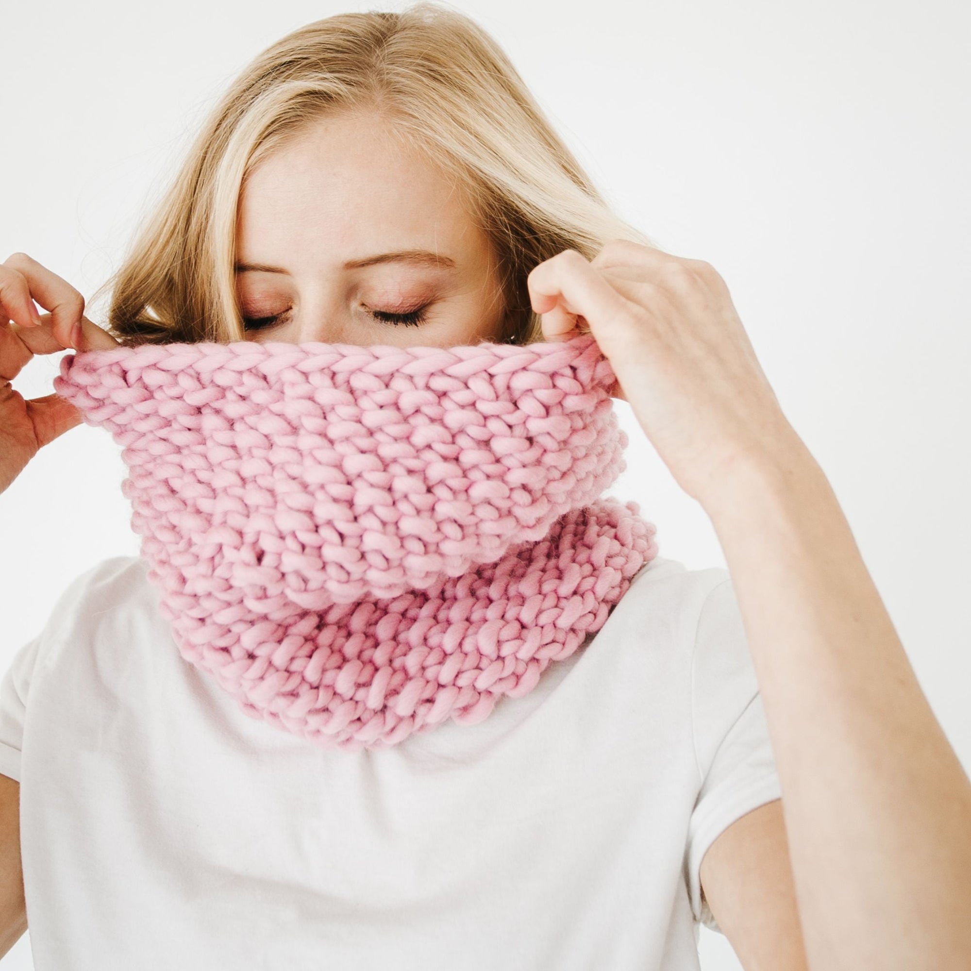 Patrón de tejido. Pebble Hug Cowl - The Woolcatcher