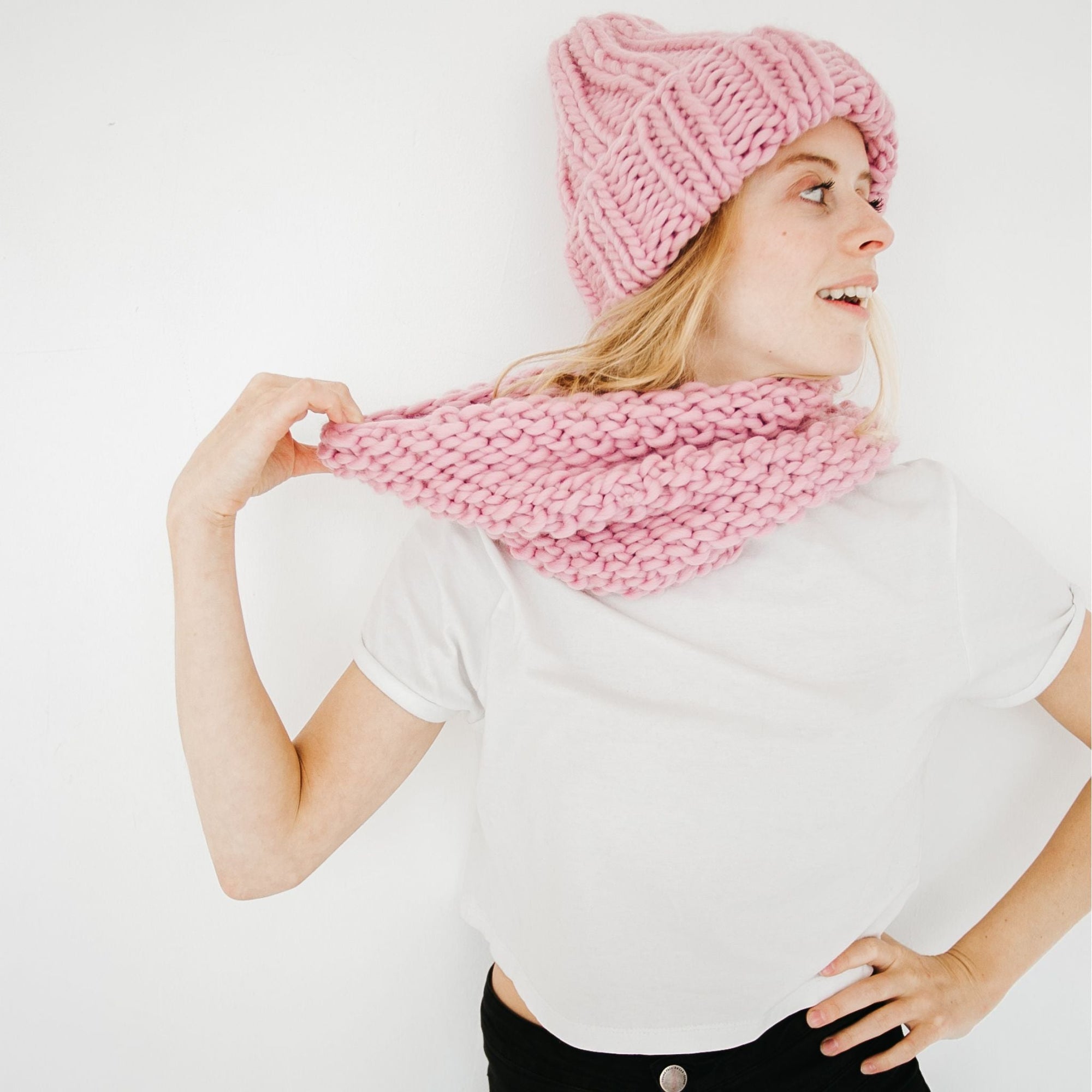 Patrón de tejido. Pebble Hug Cowl - The Woolcatcher